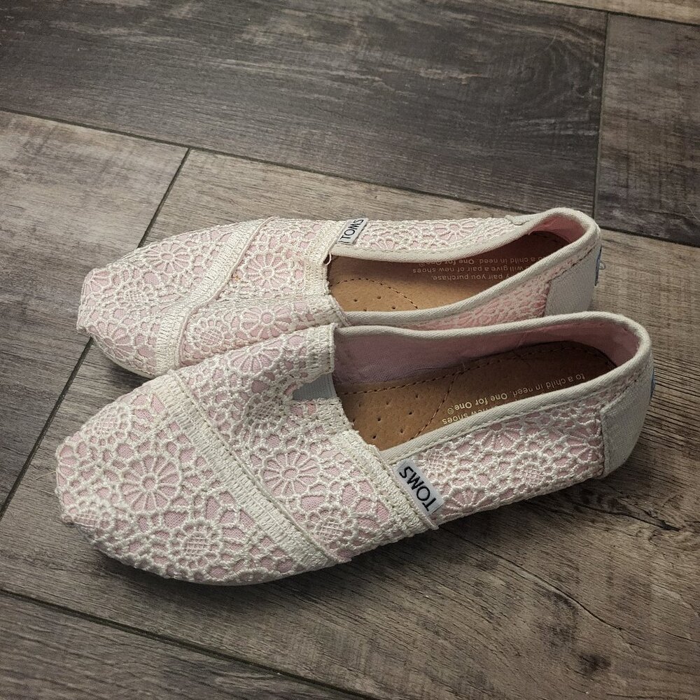 TOMS Kids Alpargata White Moroccan Crochet Lace over Light Pink Y2